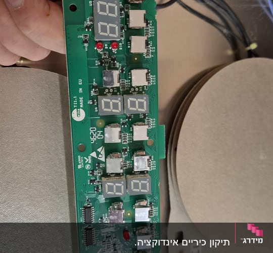 פירוק וטיפול בכרטיס פיקוד אלקטרוני של כיריים חשמליות